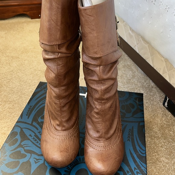 Brown, calf-high, size 7M heeled boots - Picture 11 of 13